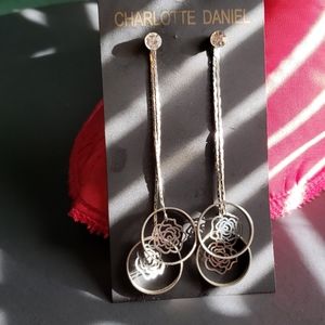 Silver drop rose earrings 🌹